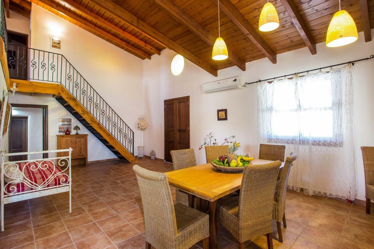 Sunny Countryside Villa - With Private Pool ฟาลิรากี ภายนอก รูปภาพ