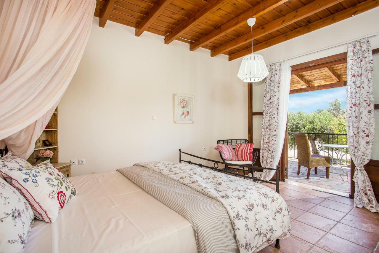 Sunny Countryside Villa - With Private Pool ฟาลิรากี ภายนอก รูปภาพ