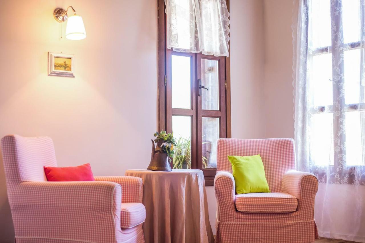 Sunny Countryside Villa - With Private Pool ฟาลิรากี ภายนอก รูปภาพ