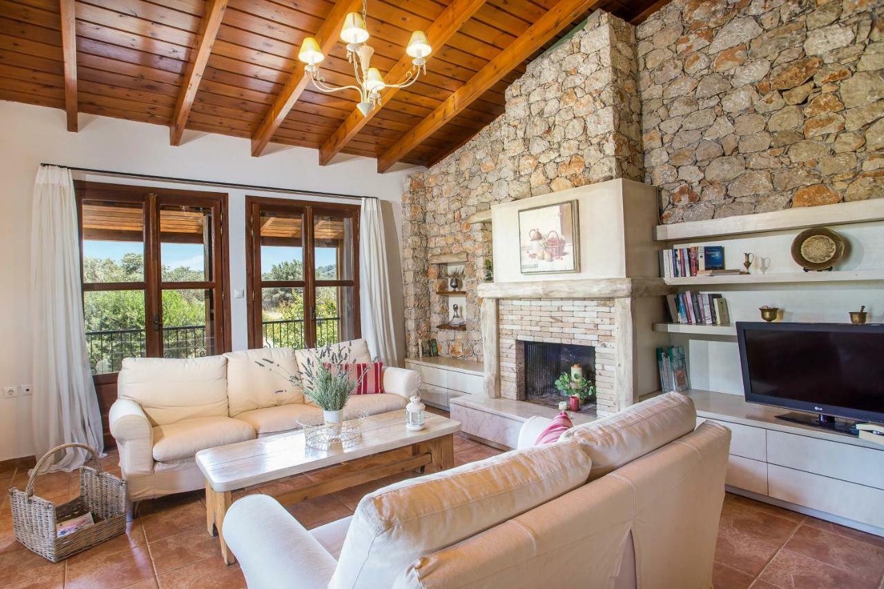Sunny Countryside Villa - With Private Pool ฟาลิรากี ภายนอก รูปภาพ