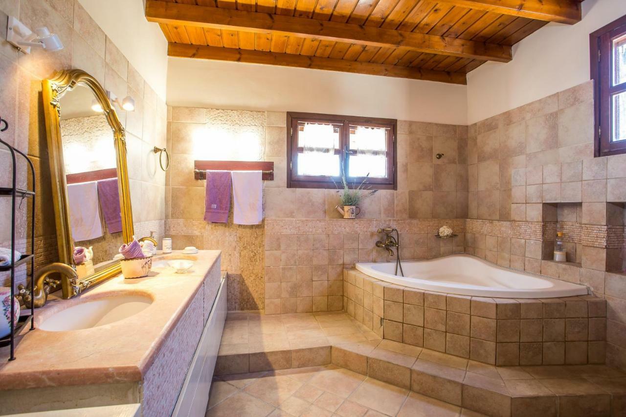 Sunny Countryside Villa - With Private Pool ฟาลิรากี ภายนอก รูปภาพ